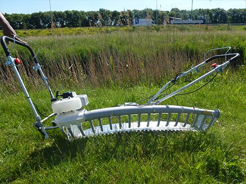 Curved trimming machine