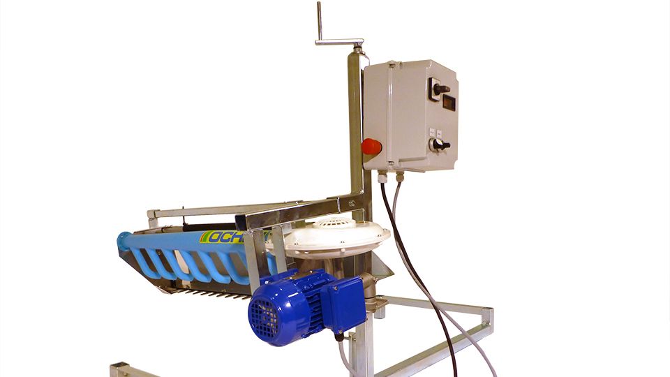 EazyCut 600 tray trimmer in frame