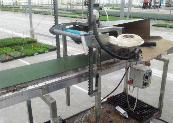 Electric pruning machine with transport belt